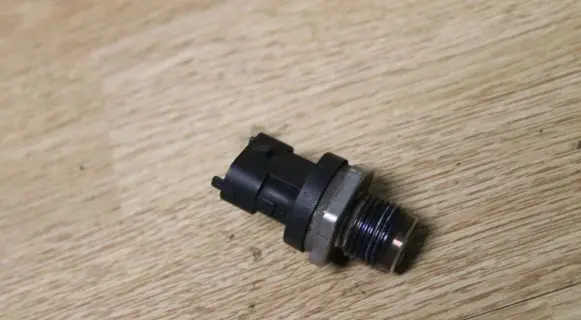 Fuel pressure sensor