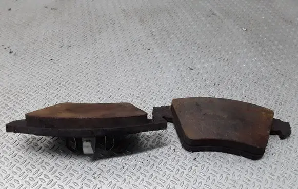 Volkswagen Transporter - Caravelle T5 Brake pads (front) 