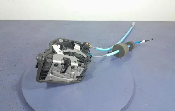 BMW X4 F26 Front door lock 9492091