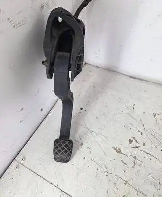 Volkswagen PASSAT B6 Clutch pedal 3C1721059H 00002079123 ZD29062004