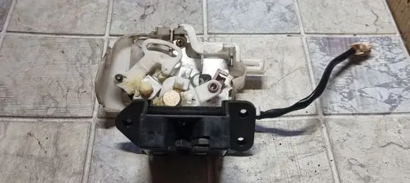 Tailgate/trunk/boot lock/catch/latch
