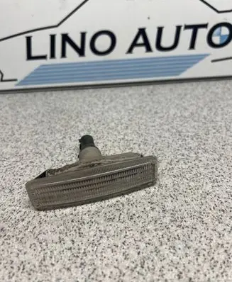 Front fender indicator light
