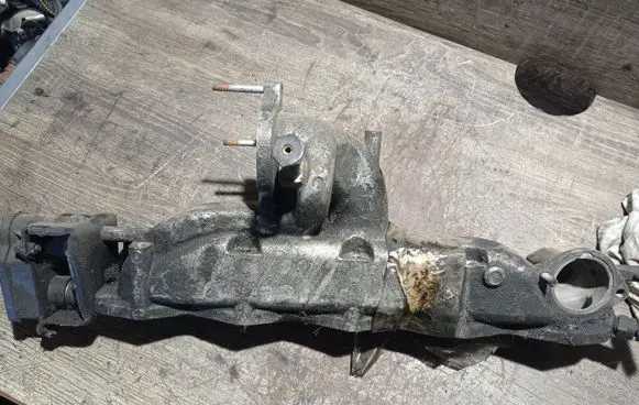 Hyundai Santa Fe Exhaust manifold