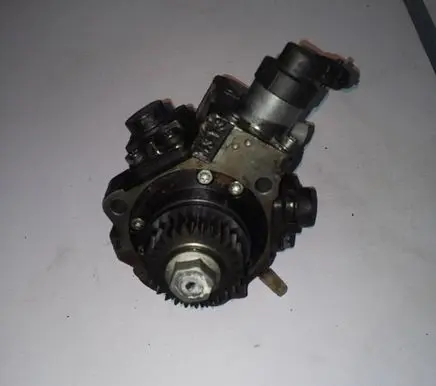 Opel Vivaro Fuel injection high pressure pump 0445010205