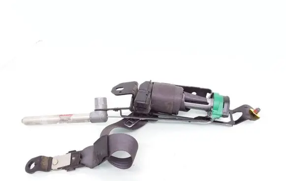 Volvo V70 Front seatbelt 8665872