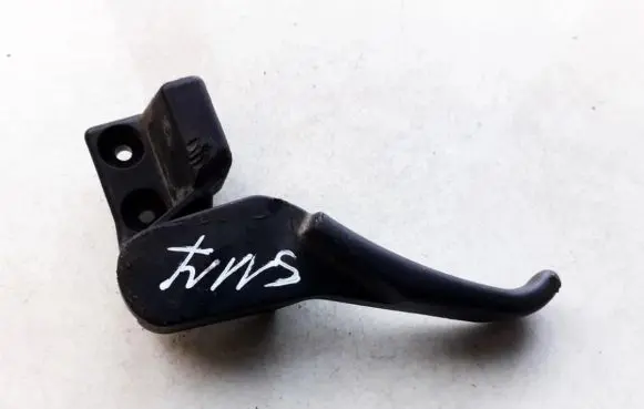 Volkswagen PASSAT B5 Engine bonnet (hood) release handle 3b1823533