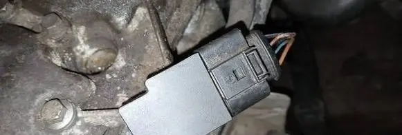 High voltage ignition coil