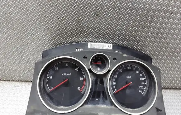 Opel Zafira B Speedometer (instrument cluster) 13225988