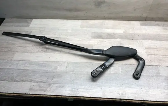 Mercedes-Benz E W211 Front wiper blade arm A2118240049