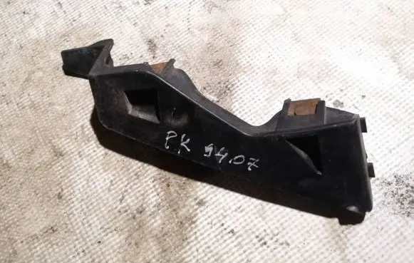 Volkswagen PASSAT B6 Front bumper mounting bracket 3c0807723