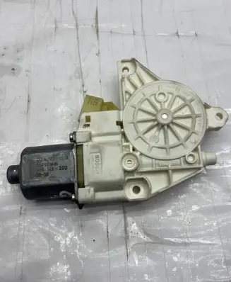 Mercedes-Benz GL X164 Rear door window regulator motor A2518200208 996149200