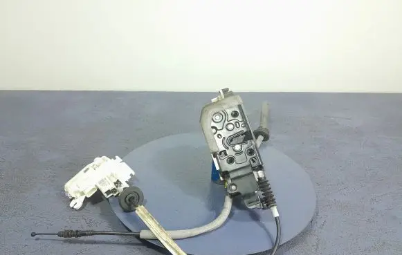 Audi A8 S8 D2 4D Front door lock 4N1837015B