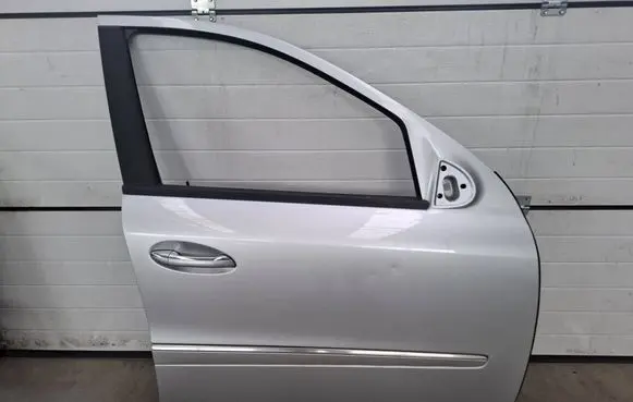 Mercedes-Benz ML W164 Front door