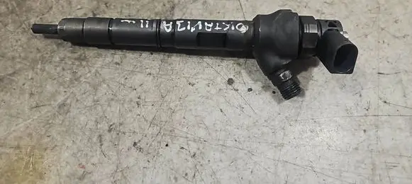 Skoda Octavia Mk2 (1Z) Fuel injector 0445110647