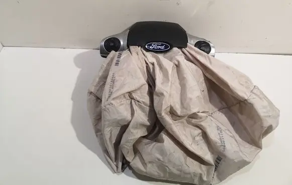 Ford Focus Steering wheel 668E10530479 AM51R042B85BEW M0338310623