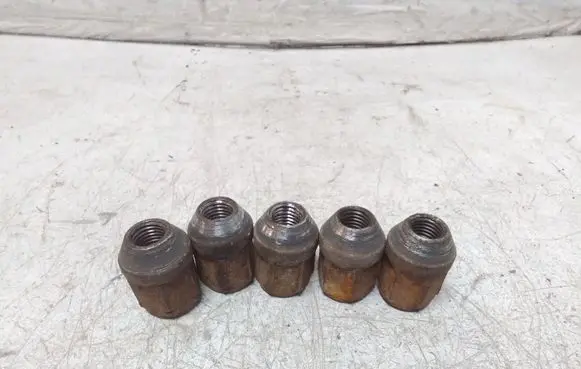 Hyundai Santa Fe Nuts/bolts 
