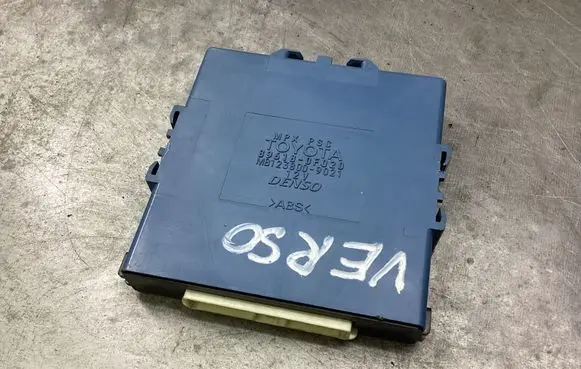 Toyota Corolla Verso AR10 Combustion control unit/module 896180F020 MB1238009021