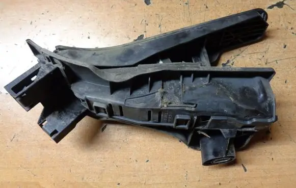 Volkswagen Caddy Accelerator throttle pedal 65104100