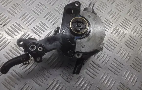 Volkswagen Polo IV 9N3 Vacuum pump 038145209C
