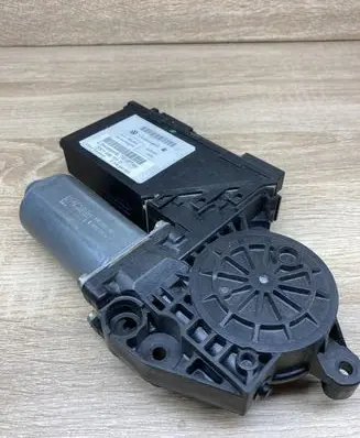 Volkswagen Phaeton Front door window regulator motor 3D1959701D