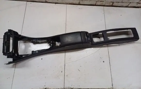 Mercedes-Benz CLS C219 Center console 