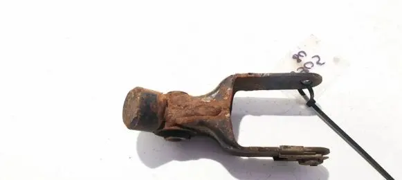 Peugeot 307 Engine mount bracket