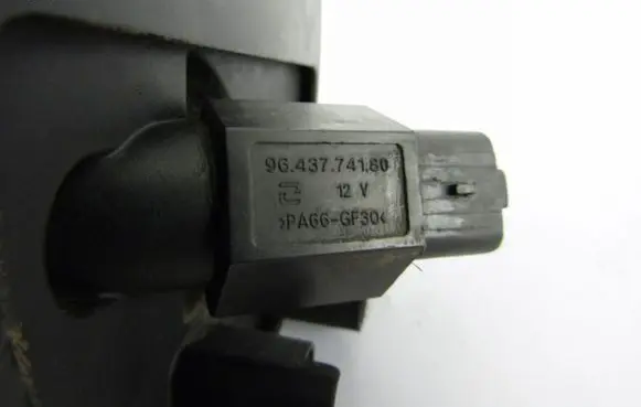 Peugeot 4007 Fuel filter housing 9643774180