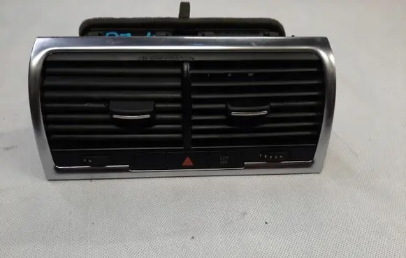 Audi Q7 4L Dash center air vent grill 4L0820951