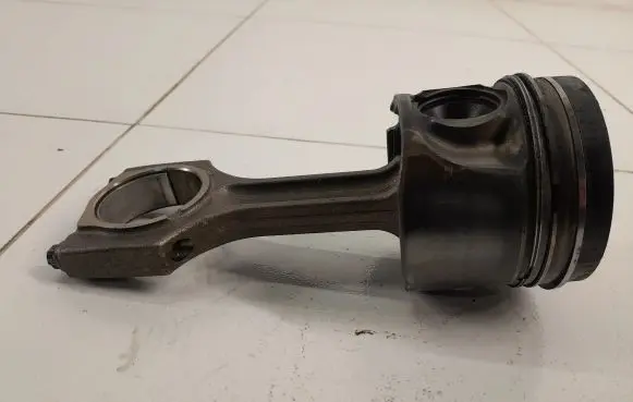 BMW X5 E70 Piston with connecting rod 84L107