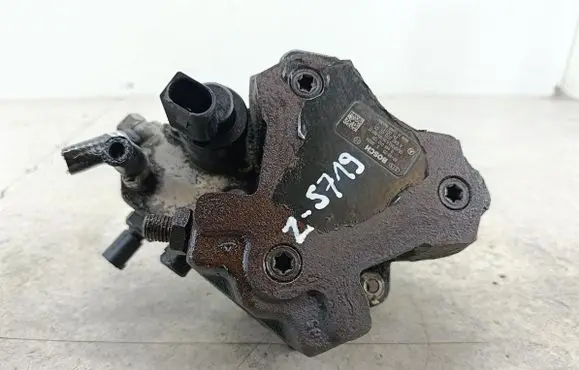 Mercedes-Benz A W169 Fuel injection high pressure pump A6400700701