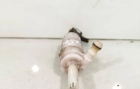 Volvo XC90 Headlight washer pump 
