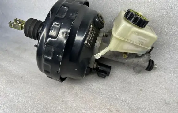 Mercedes-Benz CLK A209 C209 Brake booster A0054303930 A2034300002 03784902044