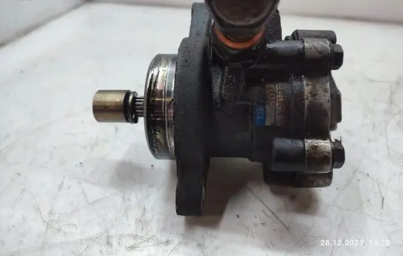 Nissan X-Trail T30 Power steering pump 8H800