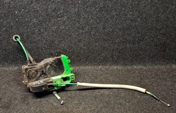Hyundai i40 Rear door lock 814103Z000 81410-3Z000