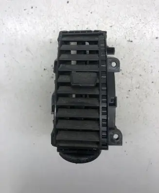 Nissan Note (E11) Dash center air vent grill 687519U00B 687519U00A