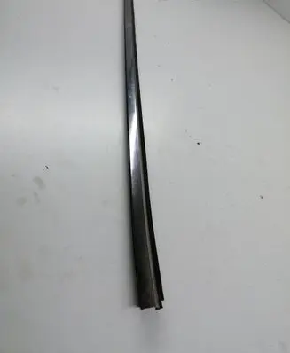 Nissan Qashqai Rubber seal front door window/glass 