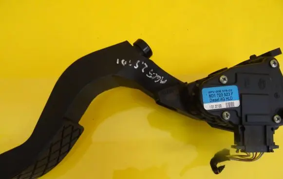 Audi A6 S6 C5 4B Accelerator throttle pedal 8D1723523F