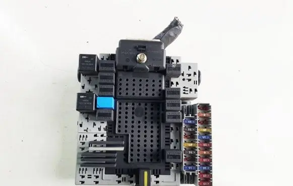 Volvo XC90 Fuse module 08696098