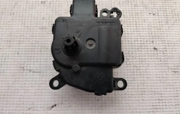 Ford Fusion II Air flap motor/actuator DG9H19E616BA 332GQVXA