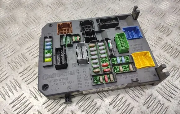 Peugeot 508 Fuse module 9665547580