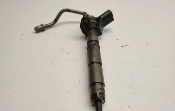 Mercedes-Benz E W212 Fuel injector A6420701187