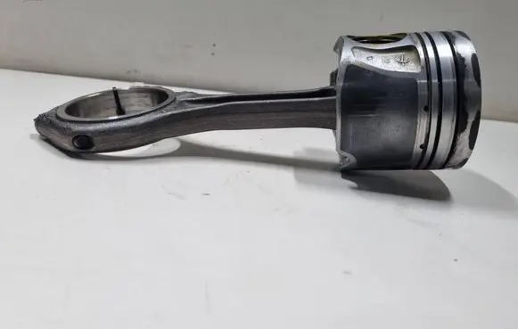 Audi A6 Allroad C7 Piston with connecting rod
