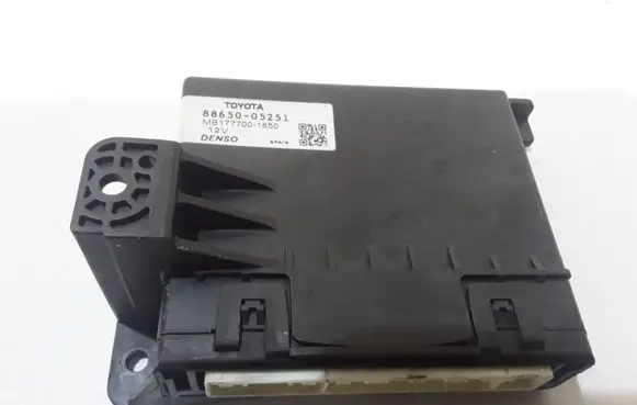 Toyota Avensis T270 Other control units/modules 8865005251 MB1777001850