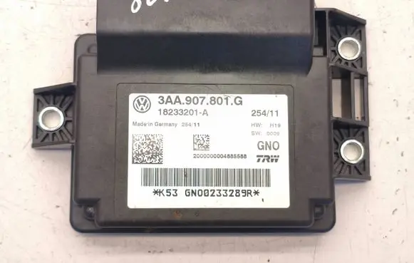 Volkswagen PASSAT B7 Hand brake control module 3AA907801G