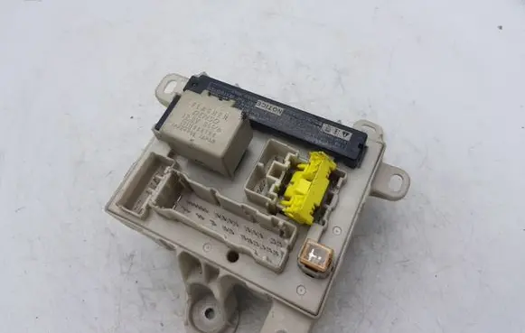 Toyota Previa (XR30, XR40) II Fuse module 1484801E25 1E25