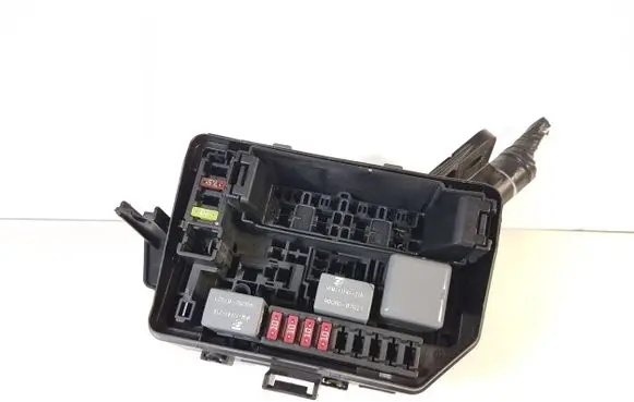 Toyota Yaris Fuse box set 826620D321