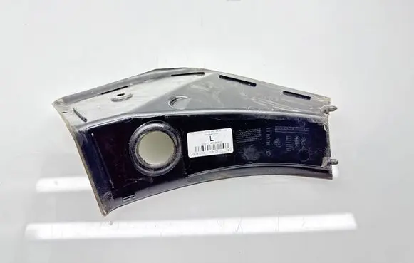 BMW 1 F40 Rear/tail light trim molding 647131L1