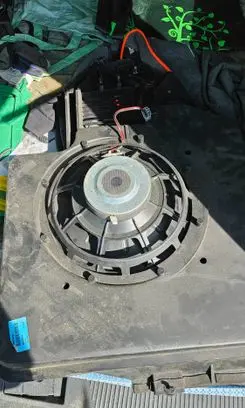Volvo XC70 Subwoofer speaker 8633653 1U096 01W48