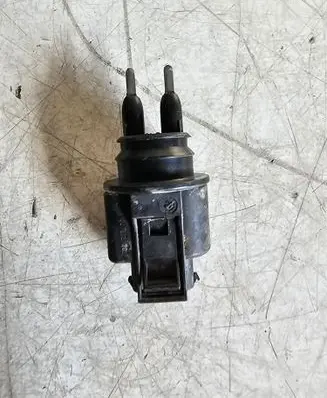 Volkswagen Touareg II Windshield washer fluid level sensor 1J0973202