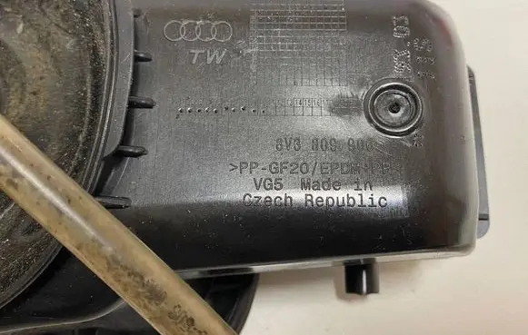 Audi A3 S3 8V Fuel tank cap 8V3809906